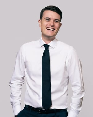 team-portrait-florian-preis-4x5-1200x1500