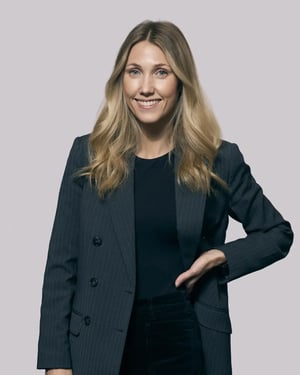 team-portrait-mette-broegger-mikkelsen-4x5-1200x1500